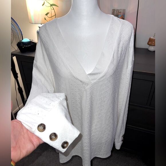 SHEIN Tops - Brand new SHEIN super cute white eyelet v neck top 3x